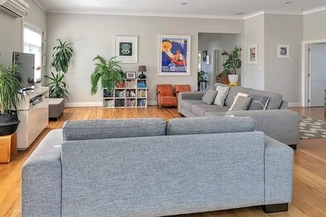 Photo of property in 1/1 Birkley Road, Bayswater, Auckland, 0622