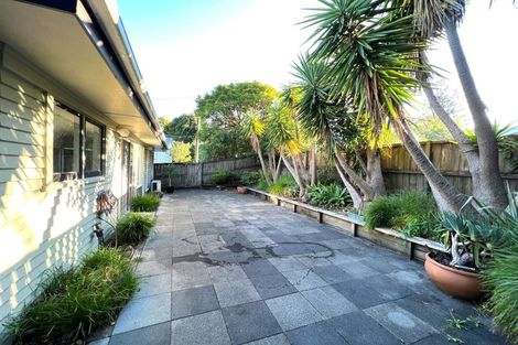 Photo of property in 2/546a Glenfield Road, Glenfield, Auckland, 0629
