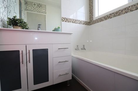 Photo of property in 19 Lake Road, Longbush, Invercargill, 9871