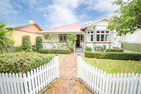 Photo of property in 19 Kingswood Street, Takaro, Palmerston North, 4412