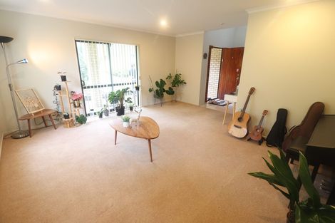 Photo of property in 16 Crimson Park, Oteha, Auckland, 0632