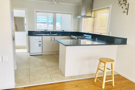 Photo of property in 1/35 Shakespeare Road, Milford, Auckland, 0620