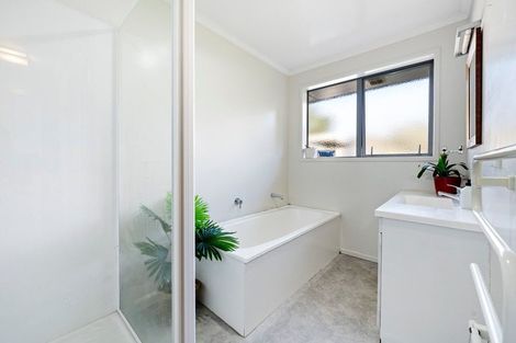 Photo of property in 3 Sandys Parade, Laingholm, Auckland, 0604