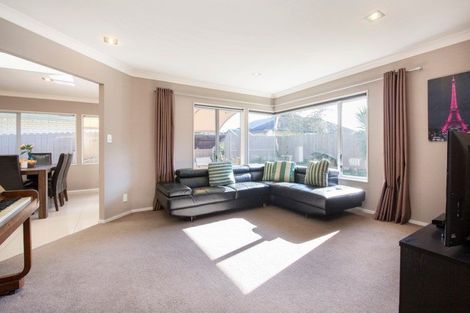 Photo of property in 58 Frank Nobilo Drive, Golflands, Auckland, 2013