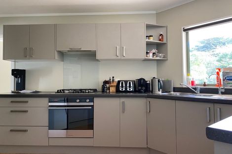 Photo of property in 28 Saunders Close, Whitby, Porirua, 5024