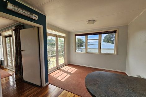 Photo of property in 15 Tawa Street, Tawa, Wellington, 5028