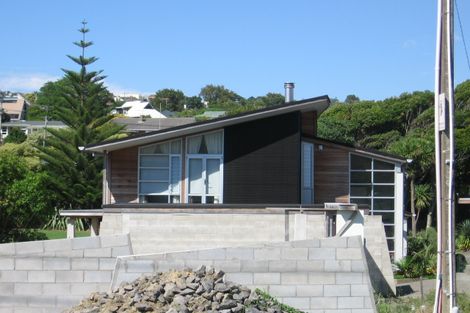 Photo of property in 49 Masterton Road, Rothesay Bay, Auckland, 0630