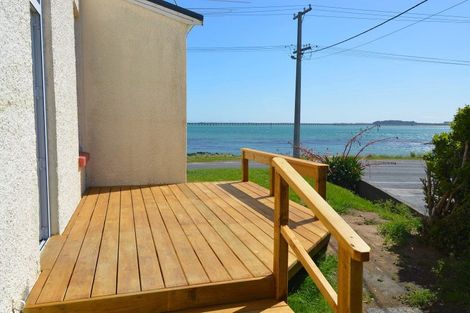 Photo of property in 252 Marine Parade, Bluff, 9814