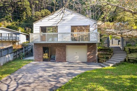 Photo of property in 32 Elmslie Road, Pinehaven, Upper Hutt, 5019