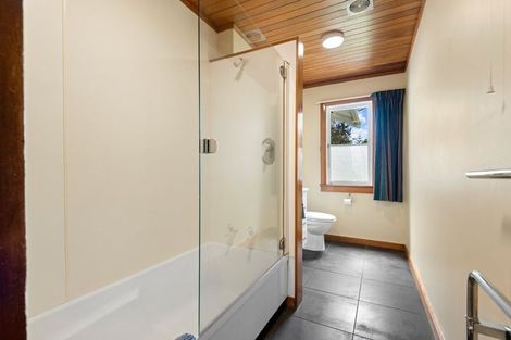 Photo of property in 17 Milverton Avenue, Hokowhitu, Palmerston North, 4410