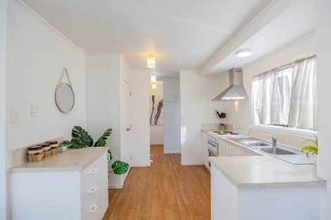 Photo of property in 2/2 Tacitus Place, Totara Vale, Auckland, 0629