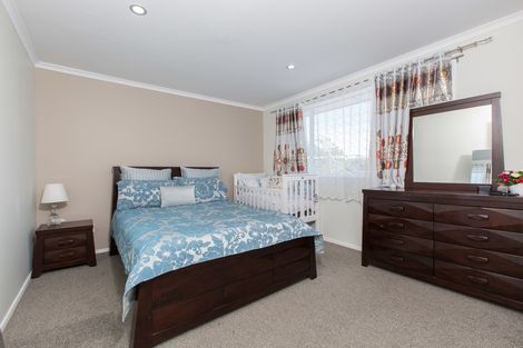 Photo of property in 37 Amberley Avenue, Te Atatu South, Auckland, 0610