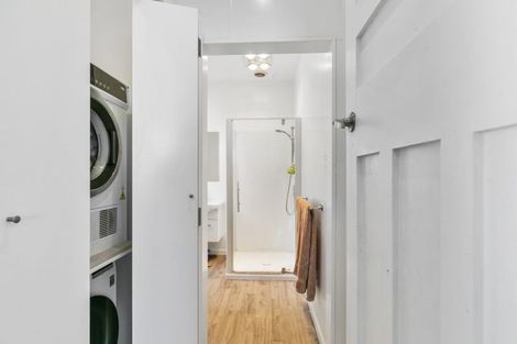 Photo of property in 112 Kelburn Parade, Kelburn, Wellington, 6012