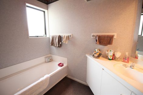 Photo of property in 11 Craig Place, Bridge Hill, Alexandra, 9320