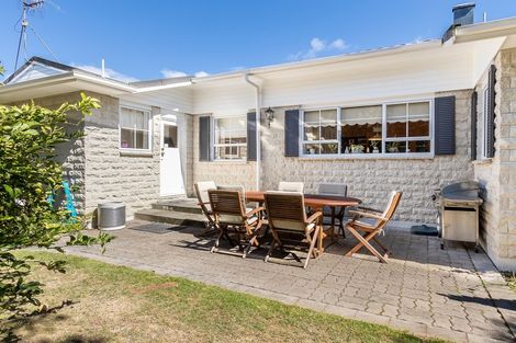 Photo of property in 10 Rosebank Grove, Waikanae, 5036