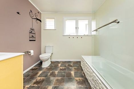 Photo of property in 14 Mountbatten Place, Papakura, 2110