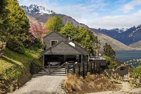 Photo of property in 12 Mackinnon Terrace, Sunshine Bay, Queenstown, 9300