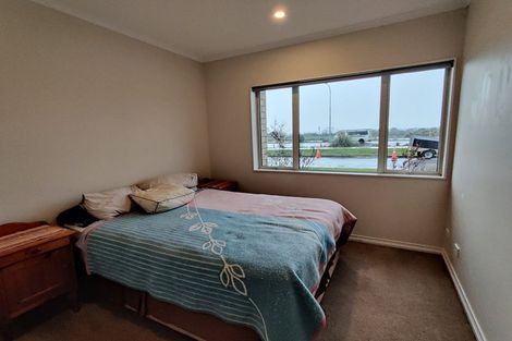 Photo of property in 24 Paso Fino Crescent, Karaka, Papakura, 2113