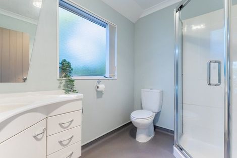 Photo of property in 43 Quadrant Heights, Paraparaumu, 5032