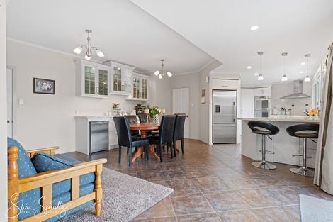 Photo of property in 31 Franklin Road, Paparoa, 0571