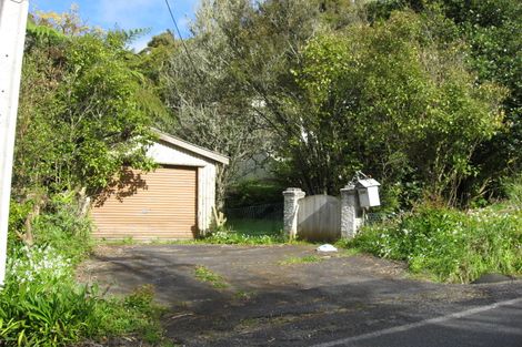 Photo of property in 904 West Coast Road, Waiatarua, Auckland, 0604
