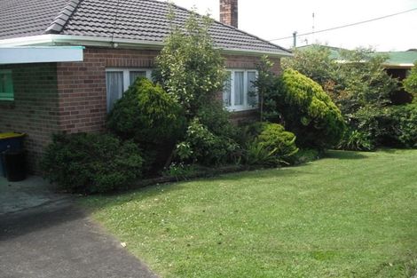 Photo of property in 32 Tirimoana Road, Te Atatu South, Auckland, 0602