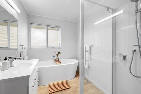 Photo of property in 24 Manu Crescent, Upper Vogeltown, New Plymouth, 4310