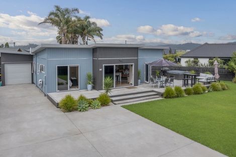 Photo of property in 10 Rena Place, Whitianga, 3510