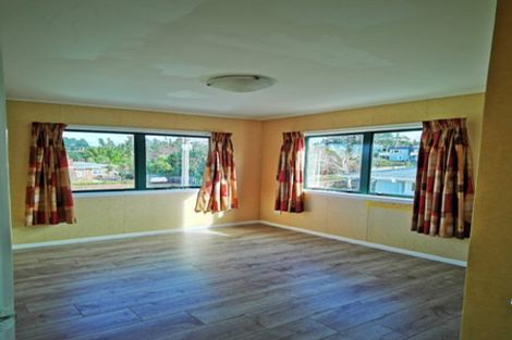 Photo of property in 14 Cron Avenue, Te Atatu South, Auckland, 0610