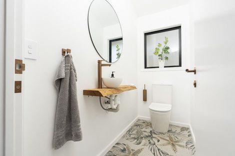 Photo of property in 21 Ngapuke Lane, Parua Bay, Onerahi, 0192