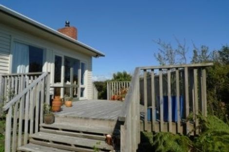 Photo of property in 18 Warrington Grove, Newlands, Wellington, 6037