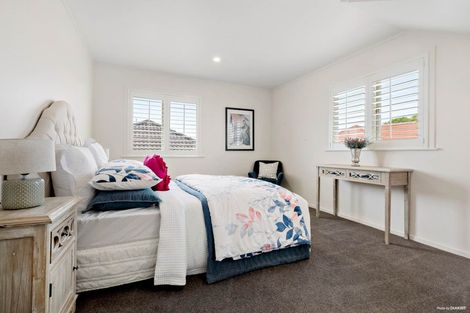 Photo of property in 1/206 East Coast Road, Forrest Hill, Auckland, 0620