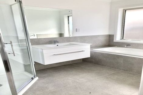 Photo of property in 30 Regis Park Drive, Pukekohe, 2120