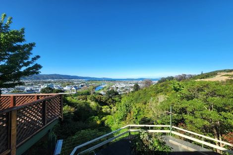 Photo of property in 16 City View Grove, Harbour View, Lower Hutt, 5010