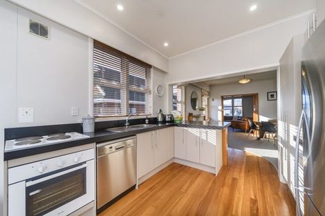 Photo of property in 6 Innes Place, Roslyn, Palmerston North, 4414