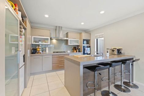 Photo of property in 21 Bellshill Close, Wattle Downs, Auckland, 2103