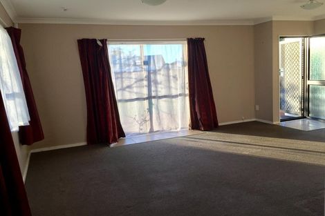 Photo of property in 2/6 Kennington Drive, Clendon Park, Auckland, 2103