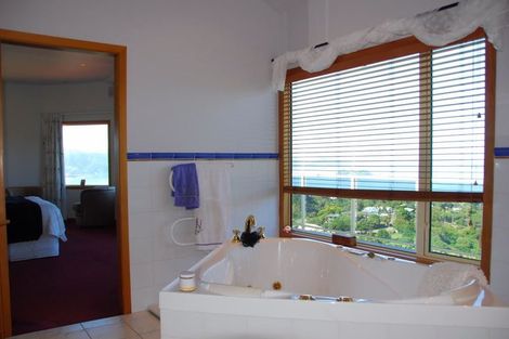 Photo of property in 4 Green Park Lane, Korokoro, Lower Hutt, 5012