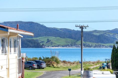 Photo of property in 5 Hicks Place, Cooks Beach, Whitianga, 3591