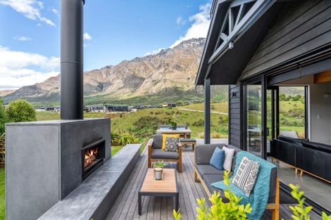 Photo of property in 28 Falconer Rise, Jacks Point, Queenstown, 9371