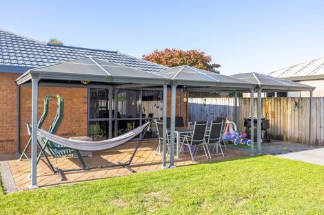 Photo of property in 23 Waiwherowhero Drive, St Andrews, Hamilton, 3200