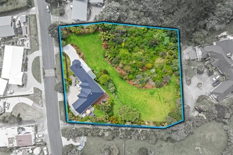 Photo of property in 1/4 Roberts Road, Matakatia, Whangaparaoa, 0930