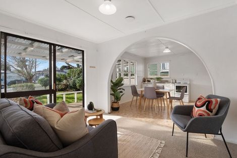 Photo of property in 1/28 Neal Avenue, Glenfield, Auckland, 0629