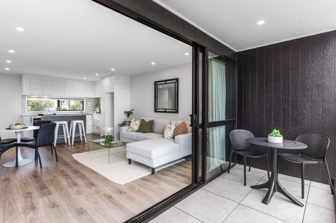 Photo of property in 2/8 Chivalry Road, Glenfield, Auckland, 0629