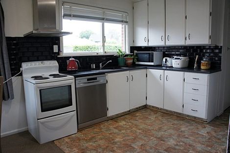 Photo of property in 68 Staveley Street, Avonhead, Christchurch, 8042