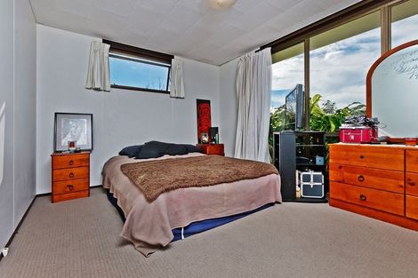 Photo of property in 643 Beach Road, Rothesay Bay, Auckland, 0630