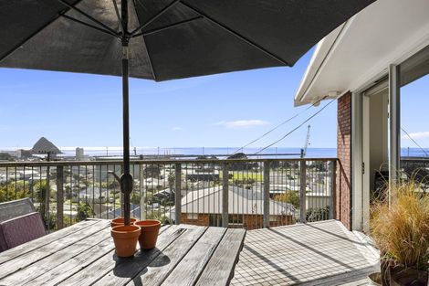 Photo of property in 3 Weston Street, Moturoa, New Plymouth, 4310