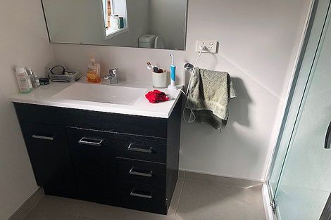 Photo of property in 2/2 Halberg Street, Glenfield, Auckland, 0629