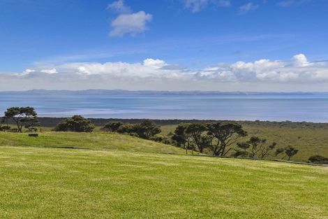 Photo of property in 1880 South Head Road, South Head, Helensville, 0874