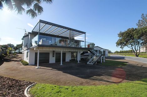 Photo of property in 100 Wharf Road, Clarks Beach, Pukekohe, 2679